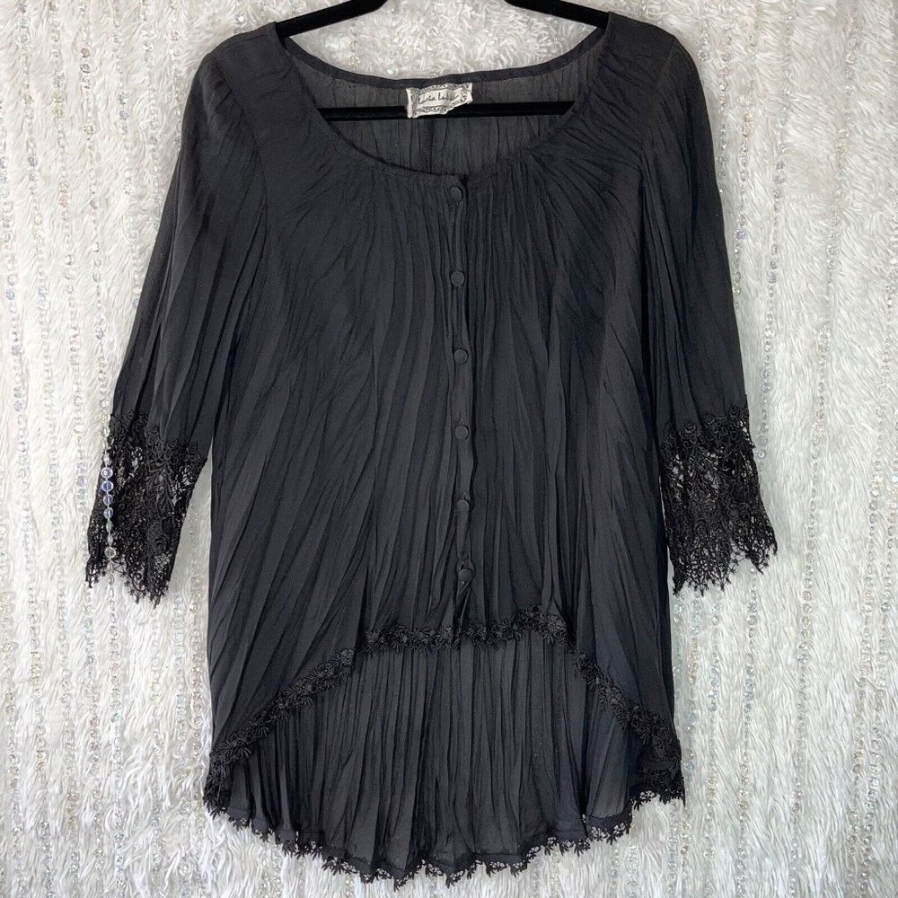 Lucia Lukken Covered Button Up Blouse Women’s M / L Black Krinkle Lace High Low